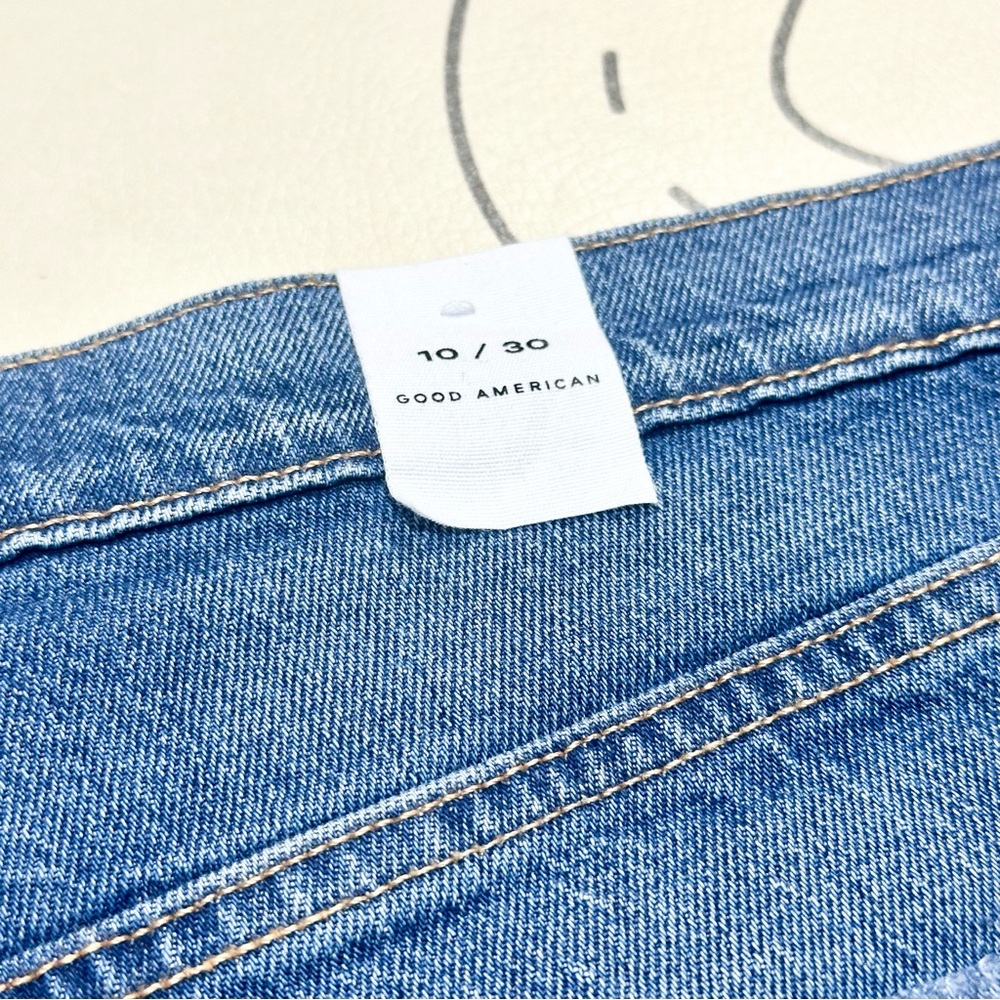 Good American Good ‘90s Cutoff Denim Shorts - Picture 7 of 9